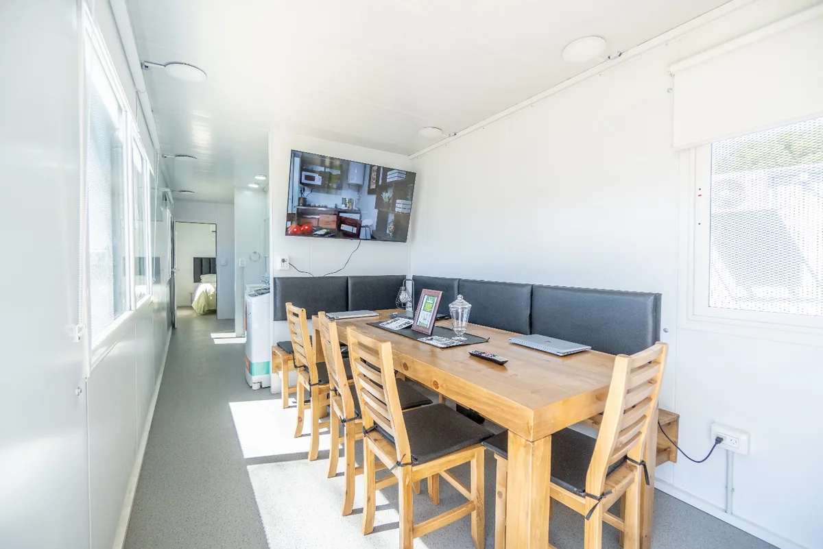 Interior de oficina o comedor modular 400FRIO